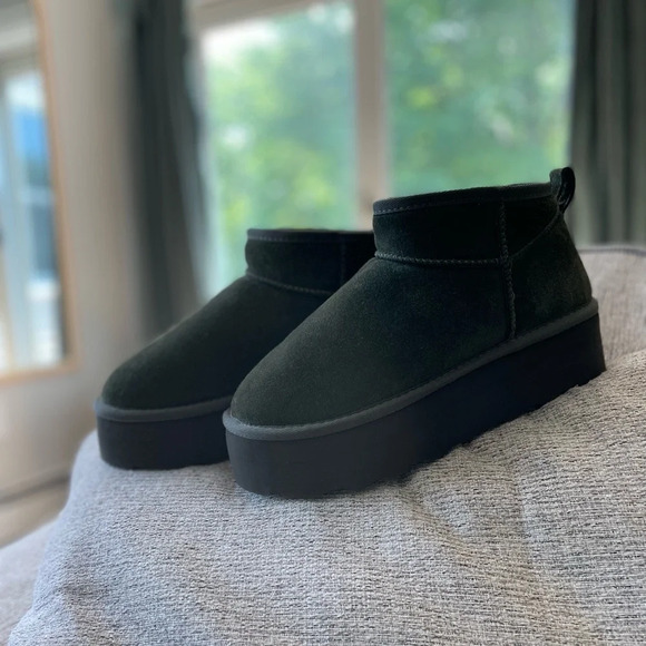 Cushionaire Women’s Forest Green Suede/Sherpa Platform Boots - Size 9 - EUC! - Picture 4 of 7